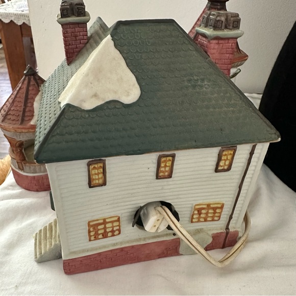 Lemax Noel's Christmas Shoppe, B/O Led 65154 Caddington Village Fashion - Miraculous Christmas